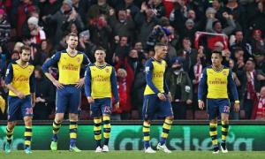 Arsenal: Không thể sống mãi với hàng thủ chắp vá