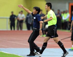 Toshiya Miura trên tài Dollah Salleh trong ván cờ cân não