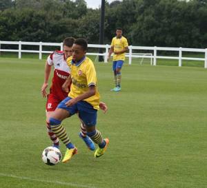 Đòi cướp trắng tài năng trẻ Willock, M.U chọc giận Arsenal