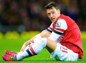 Tin vui cho Arsenal: Oezil tái xuất ở trận gặp Stoke