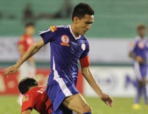 Tranh chấp trong bóng đá nội: Cầu thủ nắm đằng… lưỡi