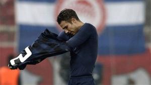 Van Persie: Đi không được, ở lại cũng chẳng xong!