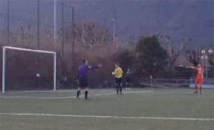 Pha cản 11m tệ nhất thế giới tái hiện ở Pháp