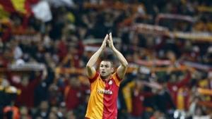 Terry dở quái chiêu, Galatasaray mất oan bàn thắng