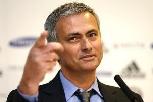 Mourinho “cười nhạo” Real của Ancelotti