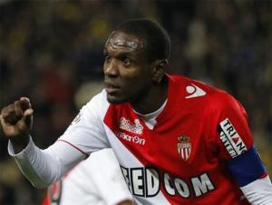 Abidal nhập viện vì uống nhầm thuốc hết hạn sử dụng