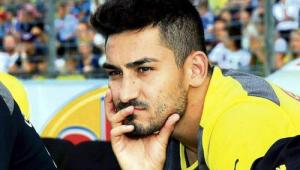 Alex và Gundogan thi nhau đem tin dữ đến cho Man Utd