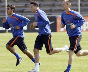 Bản tin Bongda24h chiều 12/3: Van Persie đang không hạnh phúc ở Man Utd