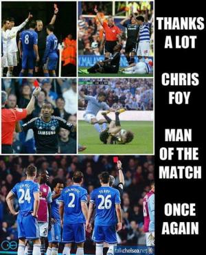 Thổi bất lợi cho Chelsea, trọng tài Chris Foy bị chơi khăm