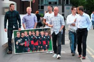 Thế hệ vàng 92 góp tiền mua lại M.U từ nhà Glazer