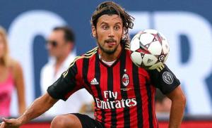 Milan tái thiết: Khi Zaccardo là... ngôi sao sáng