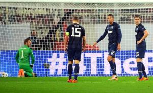 Hàng thủ Man United: Một đống lộn xộn, hỗn loạn, hoang mang