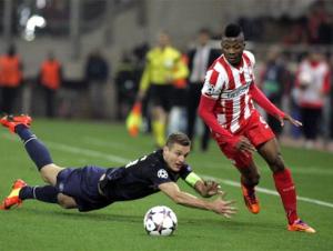 Cầu thủ gieo kinh hoàng cho Man Utd bất tỉnh trên sân