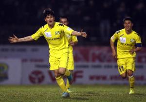 Công Vinh đạt mốc 100 bàn ở V-League