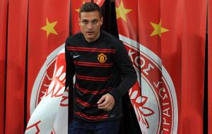 Nemanja Vidic chính thức ký hợp đồng với Inter