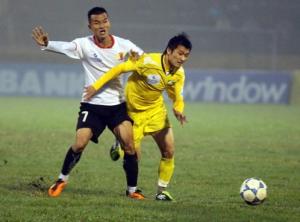 Đá gãy chân đối thủ, sao SLNA nhận án phạt nặng chưa từng có