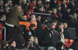 CĐV Man Utd doạ đánh David Moyes