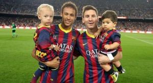 Neymar - trên vai của Messi