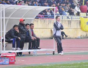 HLV ngoại không có đất dụng võ tại V-League