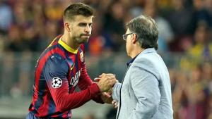 Pique bảo vệ Martino, Messi, và Fabregas