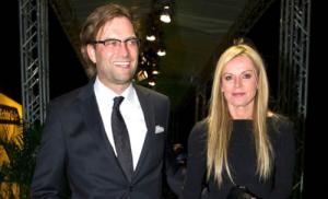 HLV hot nhất thế giới Juergen Klopp: Tự hào vợ đẹp, giỏi giang