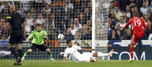 Iker Casillas và pha cứu thua xuất thần: Và Thánh Iker lại hiển linh