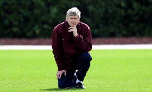Cuộc đua top 4 Premier League: Wenger & áp lực giữ ghế