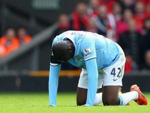 Vấn đề của Man City: Toure sa sút, nên chuyển sang 4-2-3-1?