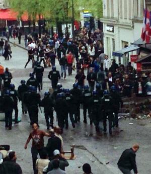 CĐV Chelsea đại náo Paris