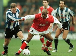 Huyền thoại Arsenal tiến cử Martinez thay Wenger