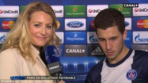 Hazard mặc áo của đối thủ khi trả lời phỏng vấn