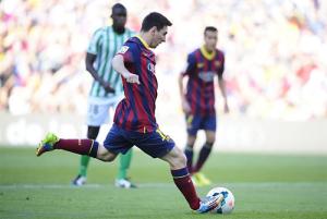 Messi đứt mạch sút phạt đền thành công