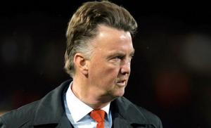 Van Gaal nhờ Giggs tư vấn nên tống cổ sao nào