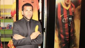 Cảnh sát bắt giữ kẻ ném chuối vào Daniel Alves