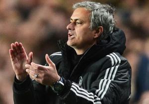 Man Utd bổ nhiệm Van Gaal và quan điểm của Mourinho