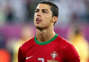 Ronaldo và những trò mê tín kỳ quái của sao bóng đá