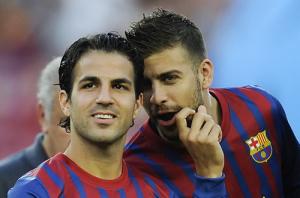 Pique hớ hênh để lộ thông tin Fabregas rời Barca
