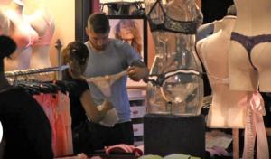 Bắt gặp Ramos đi mua đồ lót cho bồ