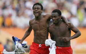 Xé rào đi tìm gái, Essien bị HLV Ghana cấm vận