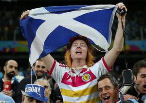 Nước Anh “sôi máu” khi bị CĐV Scotland trêu ngươi
