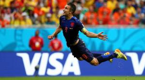 Thế giới ngả mũ trước pha làm bàn Người Hà Lan bay của Van Persie