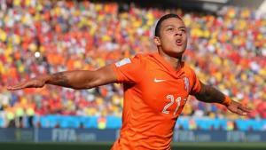 Man United và Tottenham tranh giành Depay