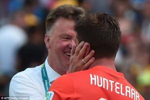 Louis Van Gaal tưng bừng chém gió về màn thắng ngược Mexico