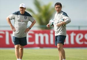Gary Neville chữa cháy sau khi để lộ chiến thuật ĐT Anh