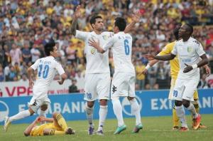 Hà Nội T&T lập hat-trick giải thưởng tháng 5