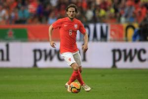 “Bật đèn xanh” cho Barca, Blind lại gieo sầu cho MU