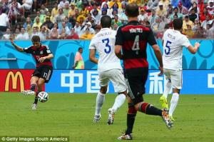 Đức 2-1 Algeria: Xe tăng lê lết vào tứ kết sau 120 phút khổ sở