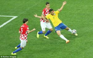 Scandal ngày khai mạc World Cup 2014