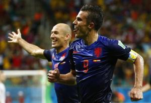 23h00 ngày 23/6, Hà Lan - Chile: Thắng để né Brazil?