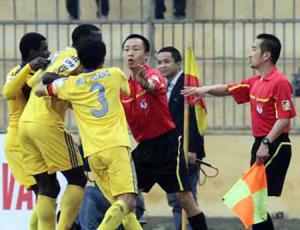 Vấn nạn trọng tài: Từ World Cup đến V-League